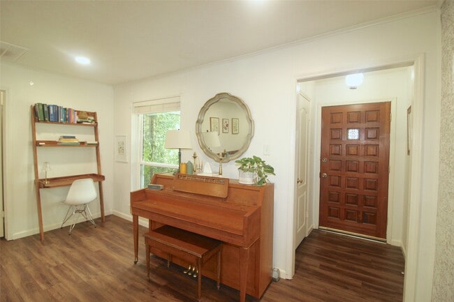 Building Photo - 1803 Oaklawn St