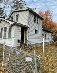 Building Photo - SECTION 8 and EDEN ACCEPTED!! Spacious Newly Renovated 3- Bedroom Home!!