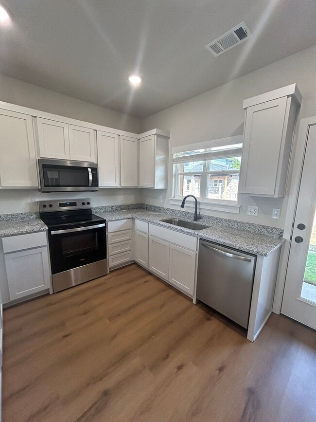 Building Photo - 621-623 Cosmos St