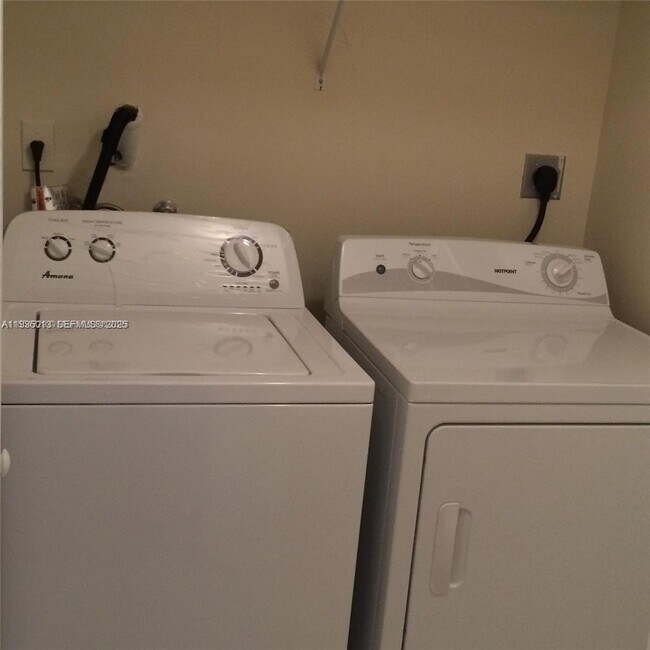 Building Photo - 14222 SW 25th Terrace