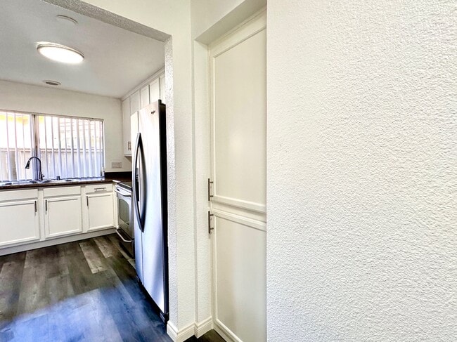 Building Photo - 615 Fredricks Ave