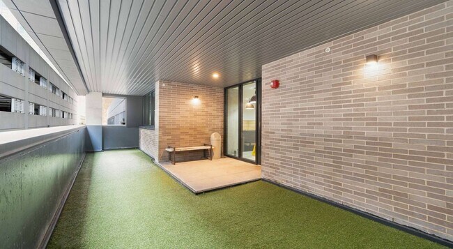 Building Photo - 122 W Couch Pl
