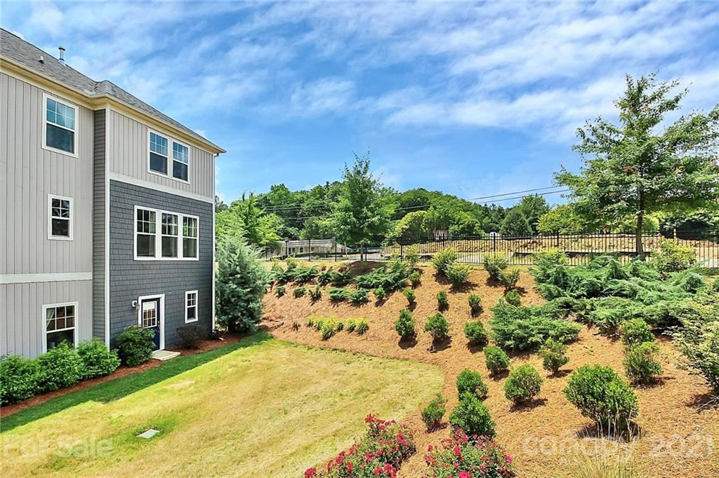 Building Photo - Room in Townhome on Sharon Rd W