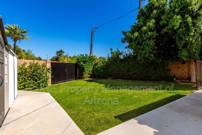 Building Photo - 417 E Rose Ln