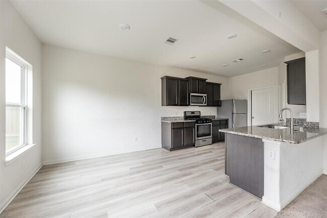 Building Photo - 541 Amberwood Pk Dr