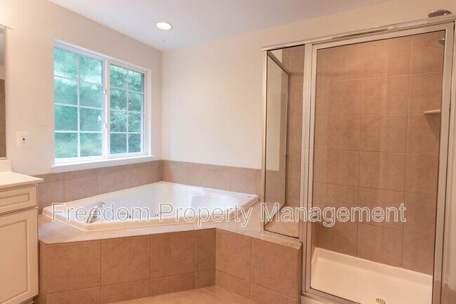 Building Photo - 4100 Presidential Hill Loop