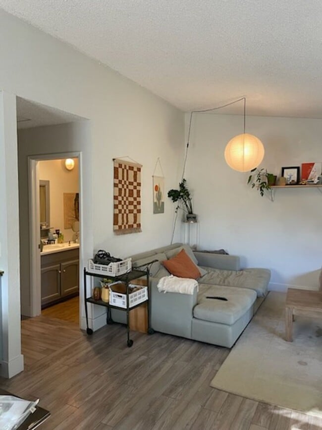 Building Photo - 2 Bedroom 2 Bath Condo