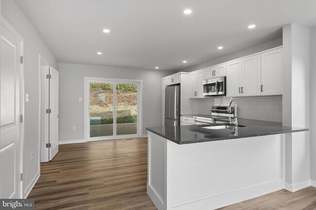 Building Photo - 153 Old Lincoln Hwy