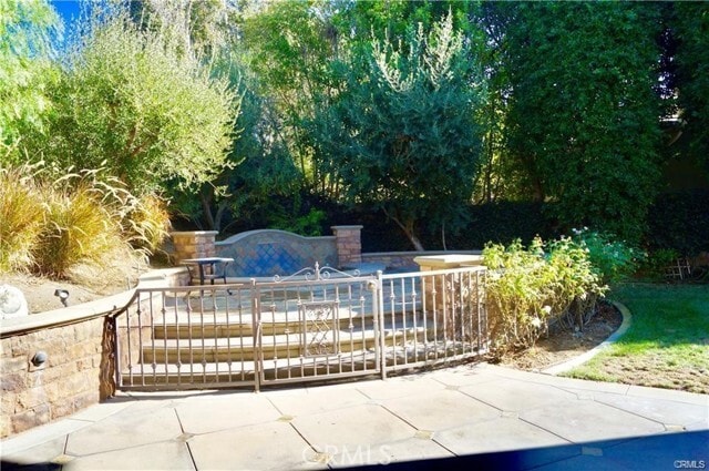 Building Photo - 38 Lemans