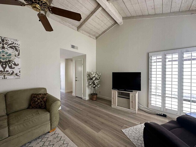 Building Photo - 2350 E Miramonte Cir