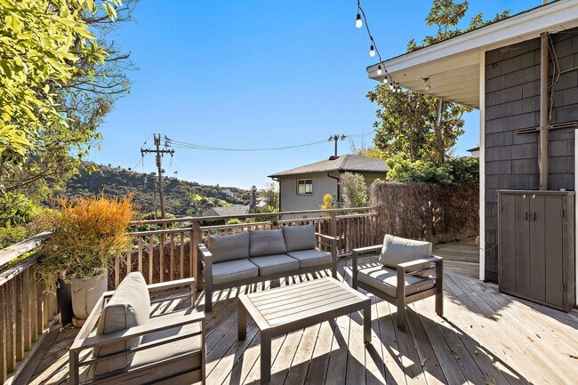 Building Photo - Bluebird Canyon Hidden Gem