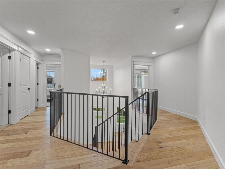 Building Photo - 10300 NE 95th Ave