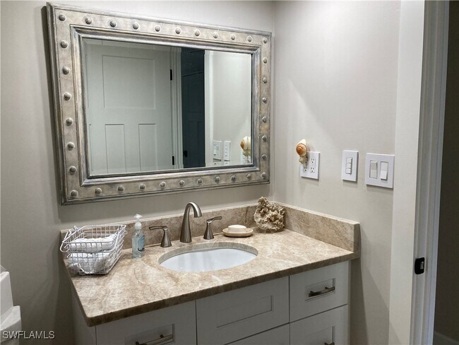 Building Photo - 1910 Gulf Shore Blvd N