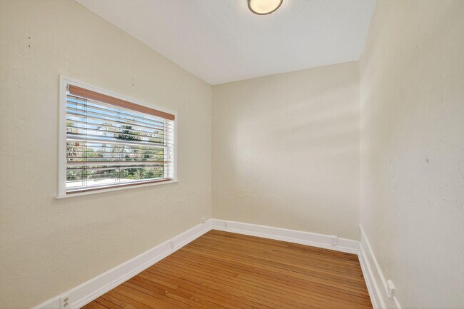 Building Photo - 322 Cornell Dr