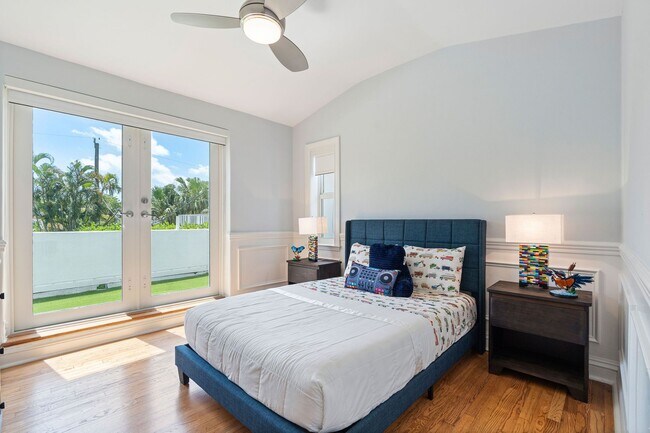 Building Photo - 634 W 47th St