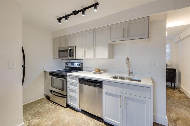 Building Photo - RENT SPECIAL!!!  One bedroom loft in Midtown OKC!