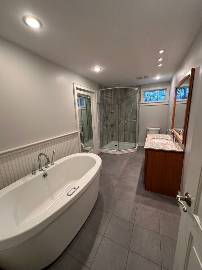 Building Photo - 23 Cayuga Ct