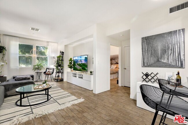 Building Photo - 7100 Playa Vista Dr