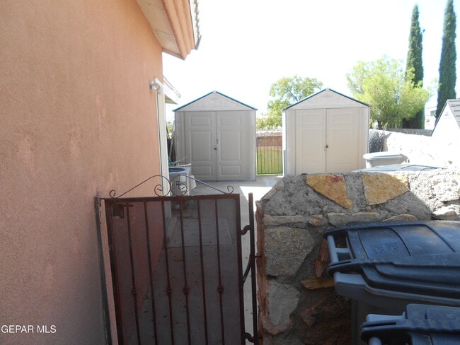 Building Photo - 1201 Brown Ridge Pl