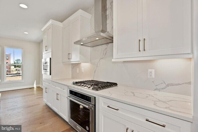 Building Photo - 22958 Clarence Walk Ter