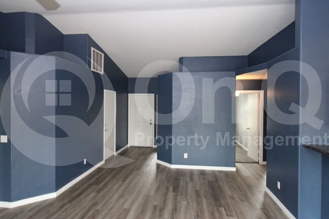 Building Photo - 4567 E Meadow Land Dr