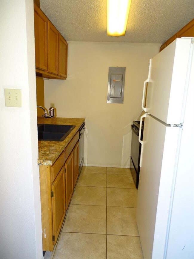 Building Photo - 206 N Troy Ave