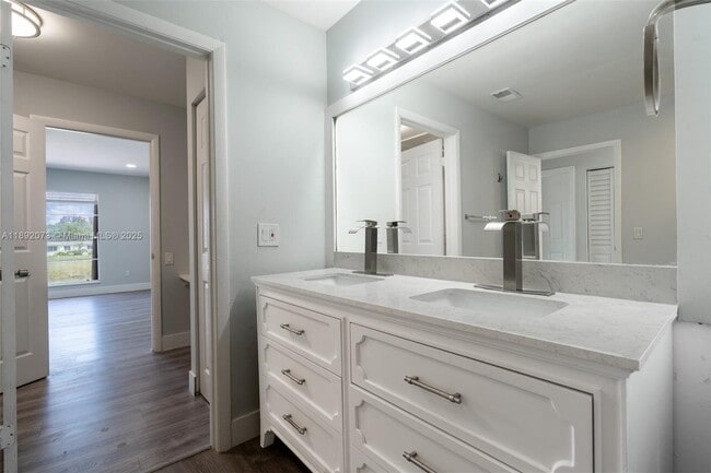 Building Photo - 6211 SW 116th Pl