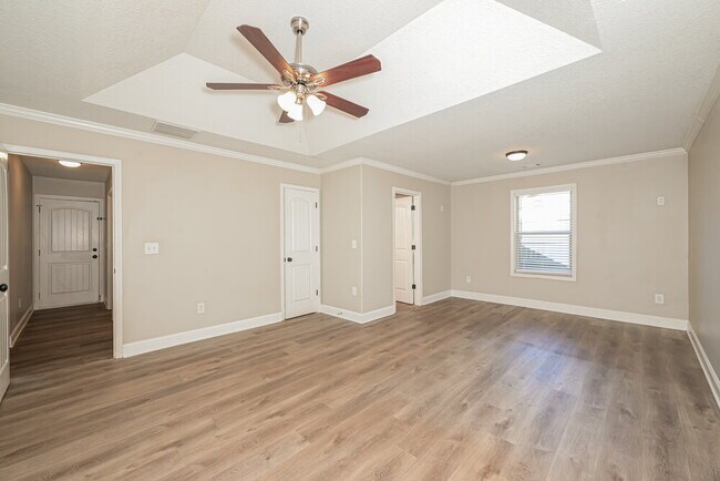 Building Photo - 1648 Deer Creek Ln