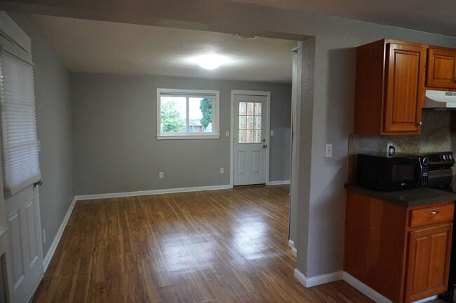 Building Photo - 3708 E 13th St