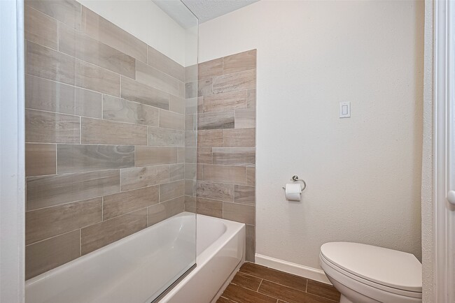 Building Photo - 14811 El Miranda Dr