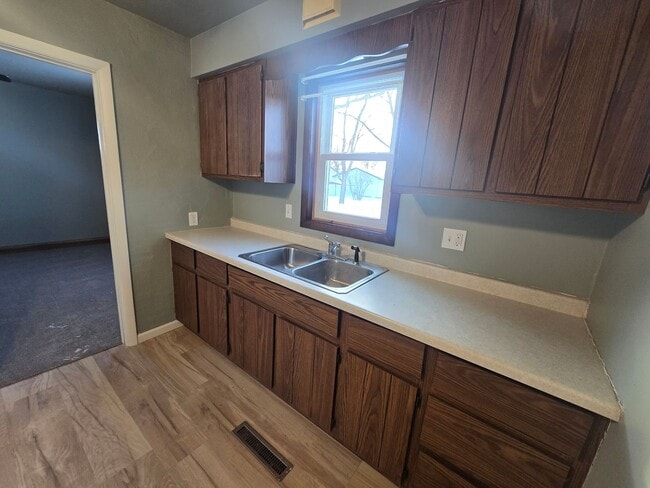 Building Photo - VIDEOTOUR: 3-Bedroom Country home with Garage and more! PETS WELCOME