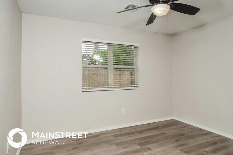 Building Photo - 11235 Davis Ct