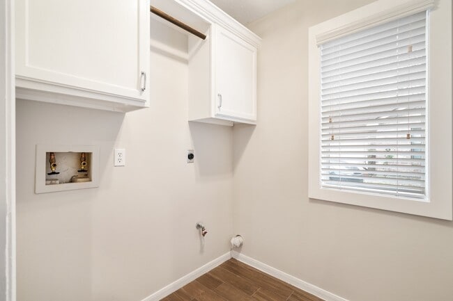 Building Photo - 1931 Invermere Dr