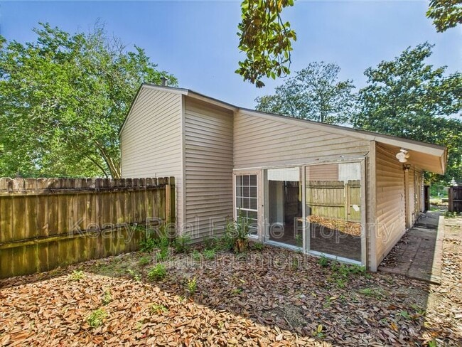 Building Photo - 513 Fox Run Ave