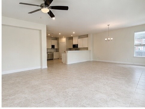Building Photo - 2101 Split Diamond Way
