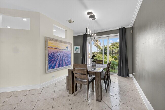 Building Photo - 3943 Westchester Way