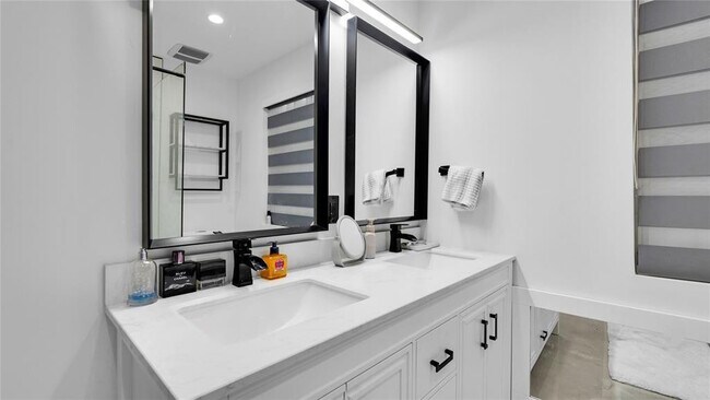 Building Photo - 6290 W 16th Ave