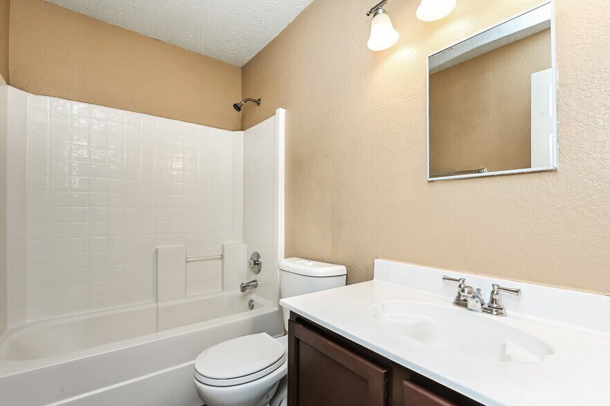 Building Photo - 5213 Bedfordshire Dr