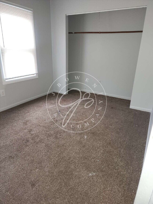 Building Photo - 2 story 3 bed with updates! Move in and ca...