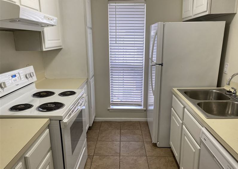 Building Photo - 2411 Pedernales Dr