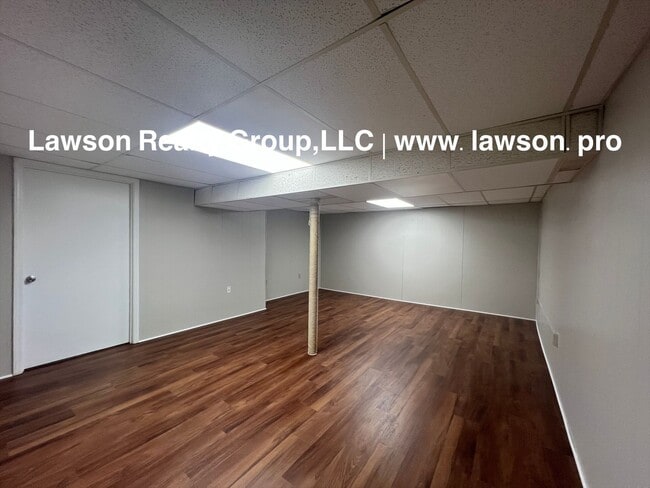 Building Photo - Charming and Clean- Hollins Three Bedroom ...