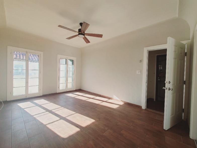 Building Photo - 4147 1/4 Garthwaite Ave