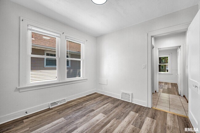 Building Photo - 1413 W Gilbert Ave