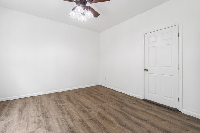 Building Photo - 182 Avenue F