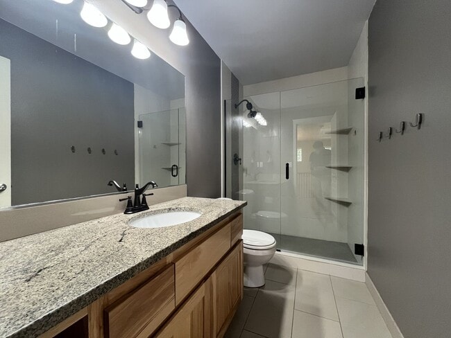 Building Photo - Beautiful 5 Bedroom Home + Office with Grand Entry, Gourmet Kitchen & Private Backyard