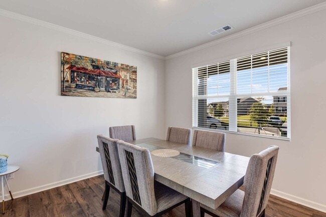 Building Photo - Like New - First Class Amenities