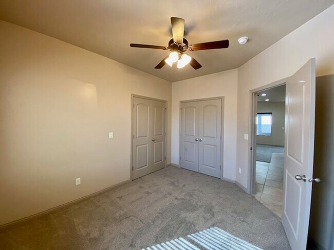 Building Photo - SPACIOUS HURRICANE HOME FOR RENT