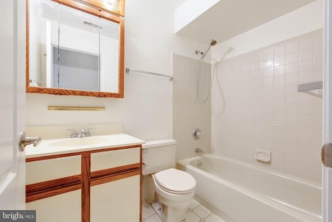 Building Photo - 8399 Montgomery Run Rd