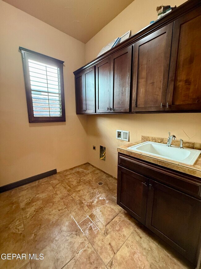 Building Photo - 7331 Brays Landing Drive