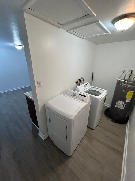 In unit washer/ dryer - 209 Endwell St